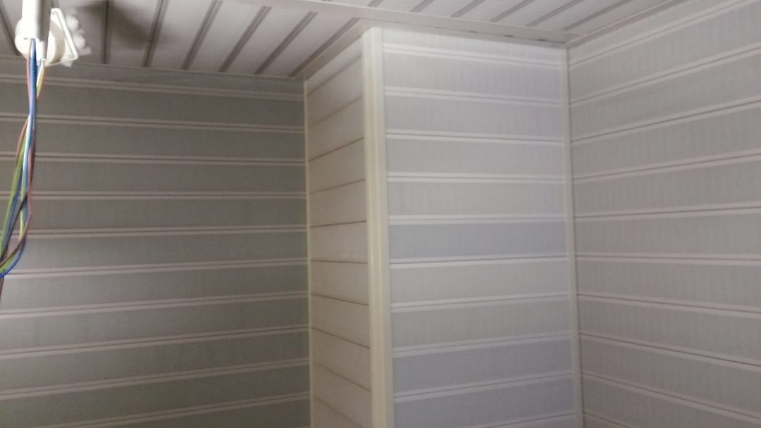 Isolamento acustico locale ascensore, rivestimento fonoisolante pareti, particolare angolo colonna