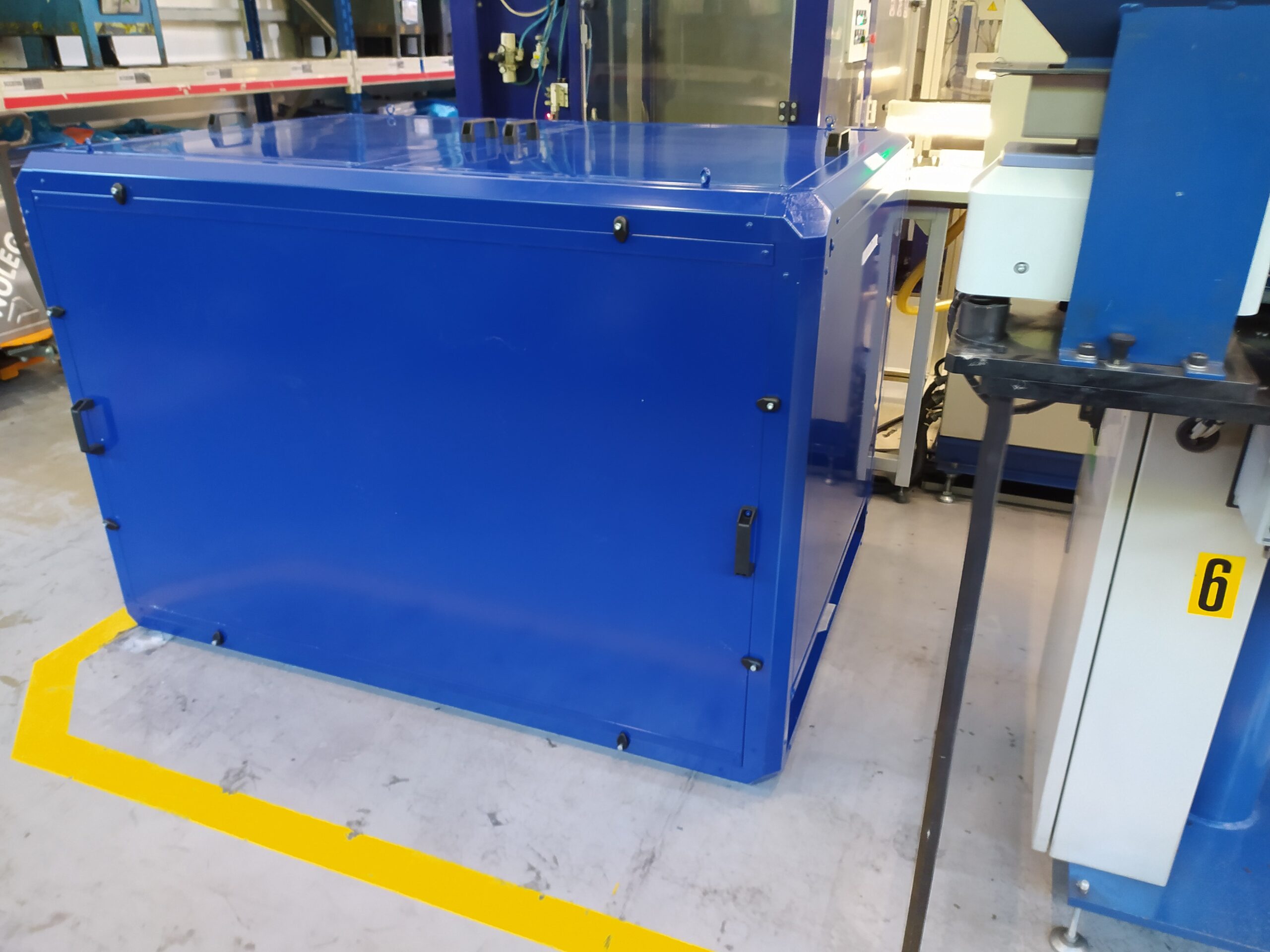 Cabina silente, struttura e pannelli verniciati, in opera,2