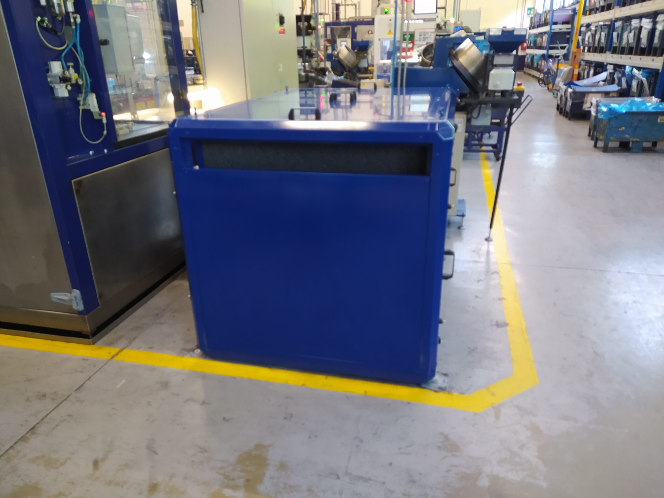 Cabina silente, struttura e pannelli verniciati, in opera,4