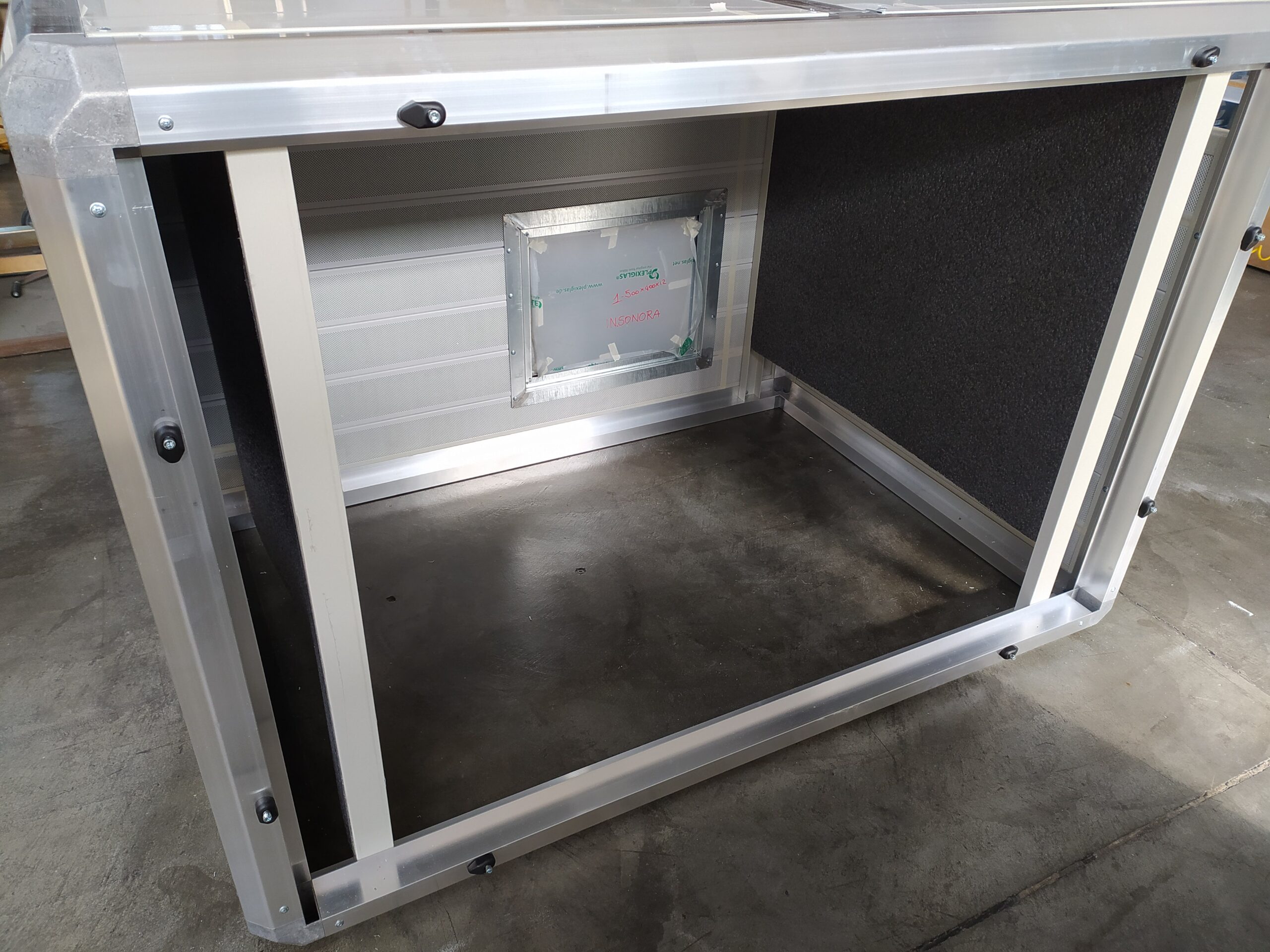 Cabina silente, vista interna setti