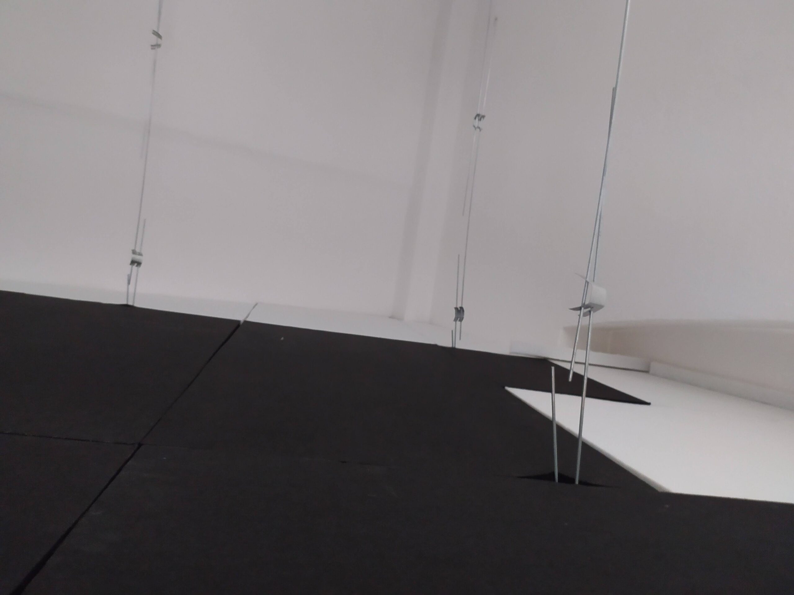 Controsoffitto fonoisolante, struttura, intercapedine con pannelli fonoassorbenti,6