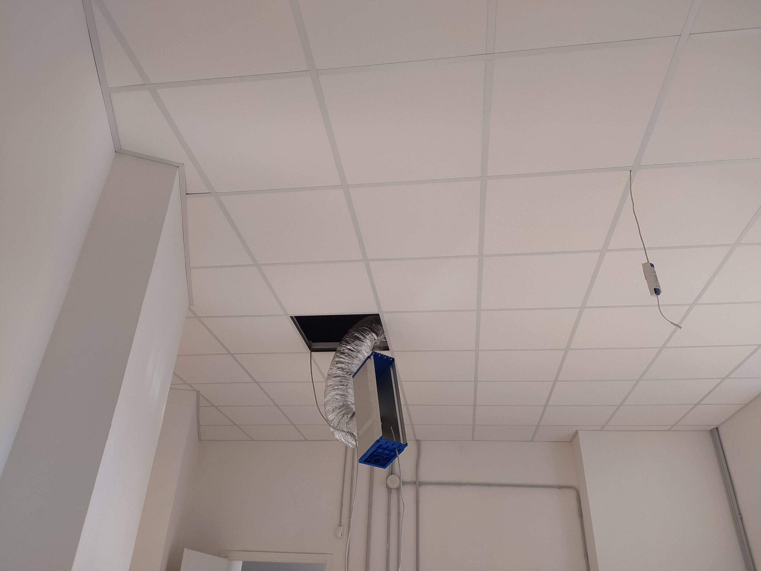 Controsoffitto fonoisolante, struttura, pannelli finito