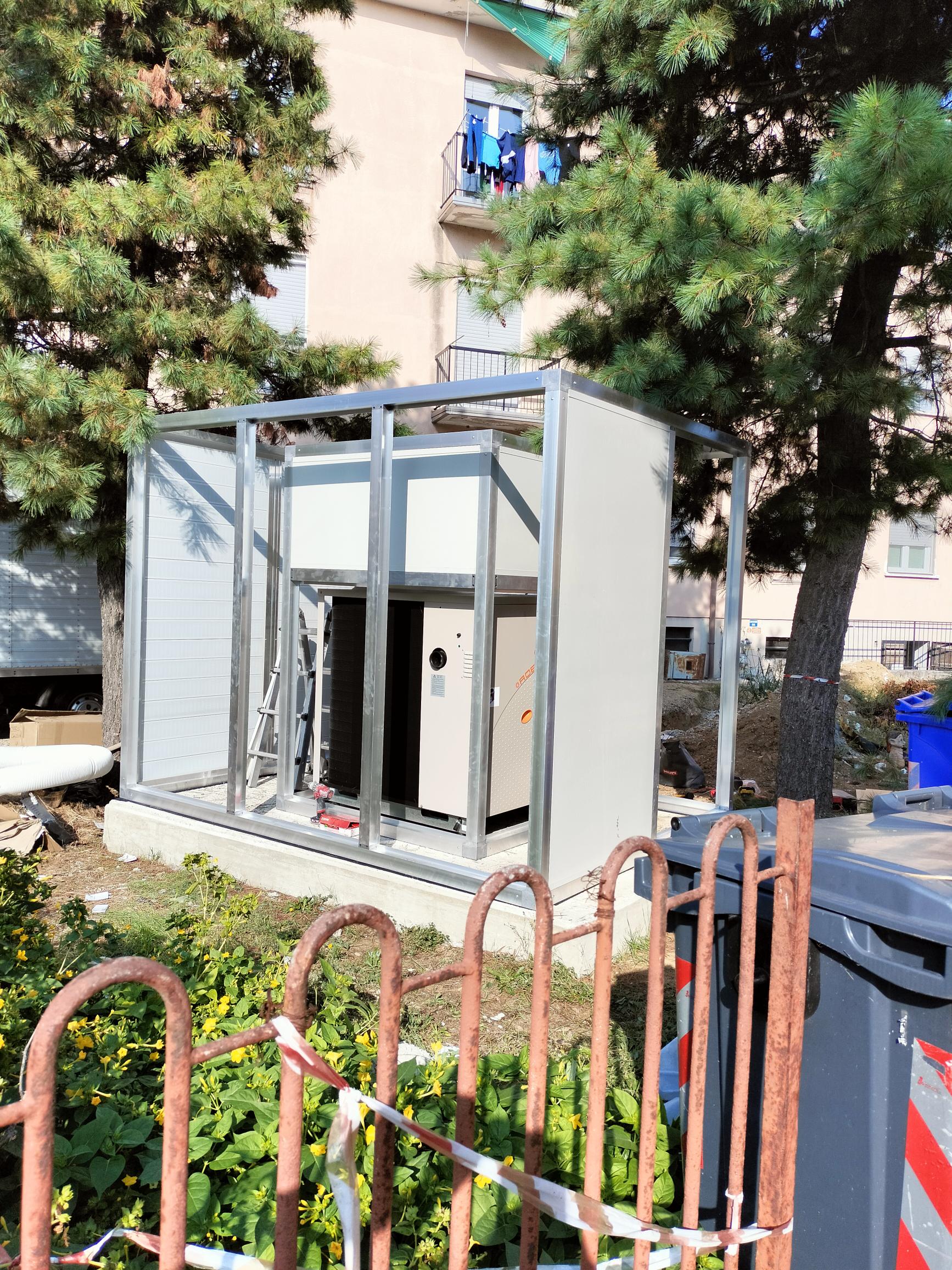 Schermatura acustica montaggio struttura e pannelli 1