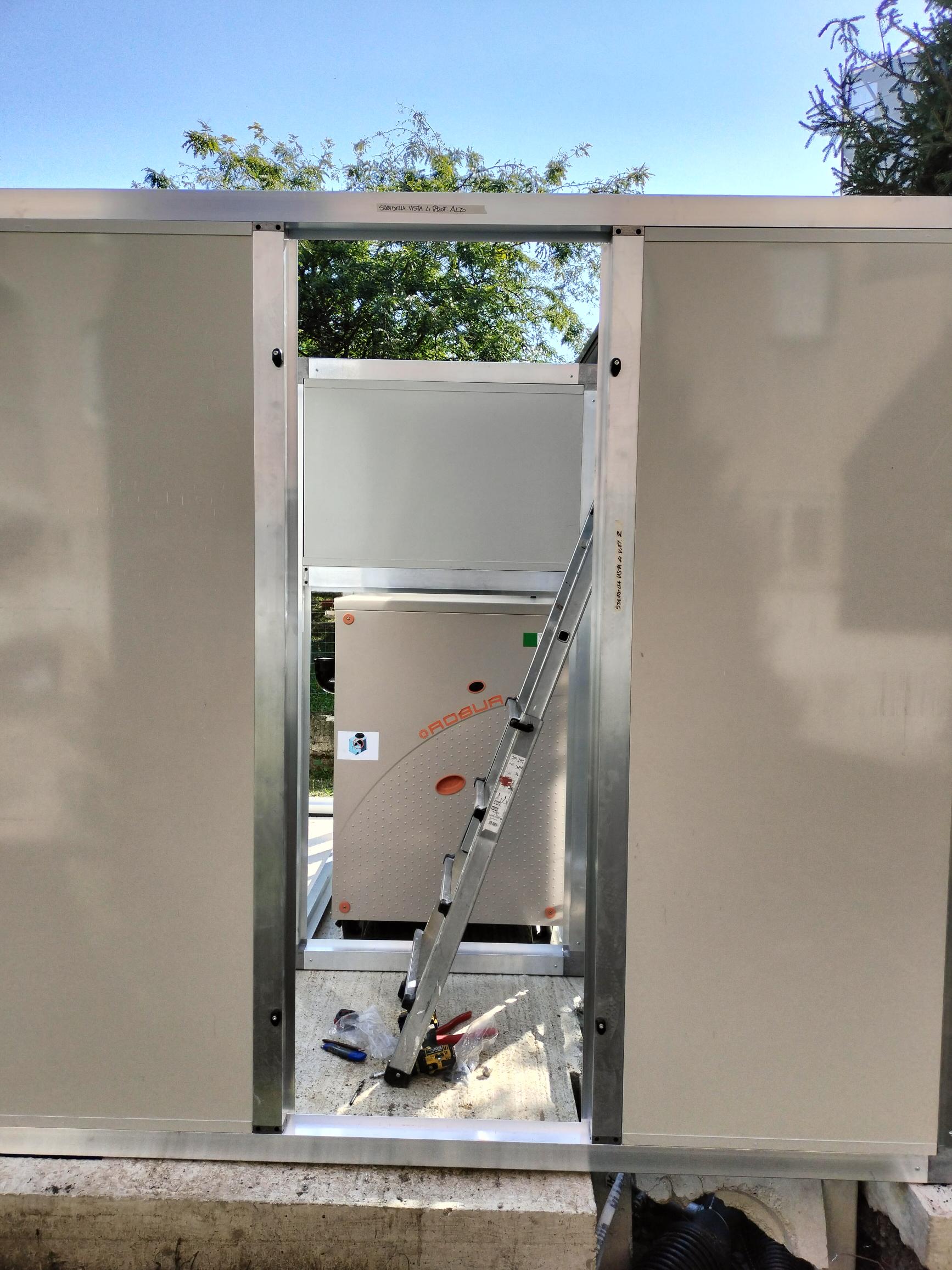 Schermatura acustica struttura, e pannelli