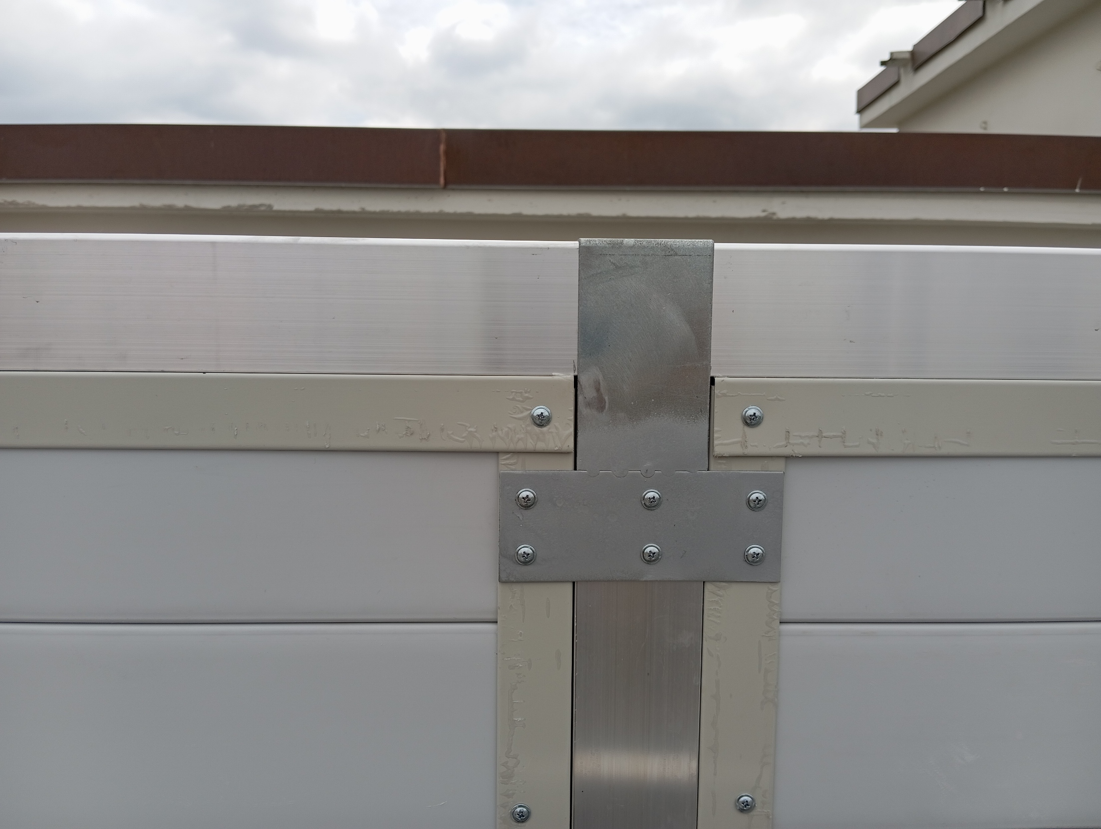 Montaggio struttura e pannelli schermatura acustica milano, particolare, 1