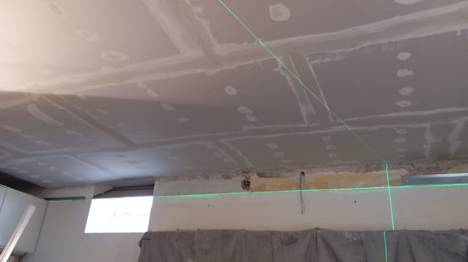 Isolamento acustico, primo controsoffitto, chiusura con lastre, prima mano rasatura, b