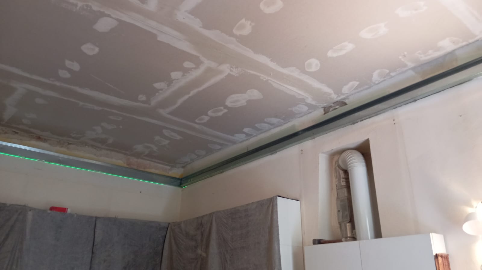 Isolamento acustico, primo controsoffitto, chiusura con lastre, prima mano rasatura, d