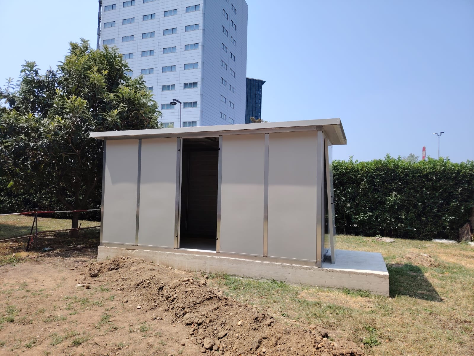 Cabina silente milano, struttura e pannelli vista esterna 3